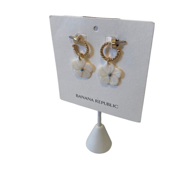 Banana Republic Small Flower Shell Drop Earrings. - Picture 3 of 7